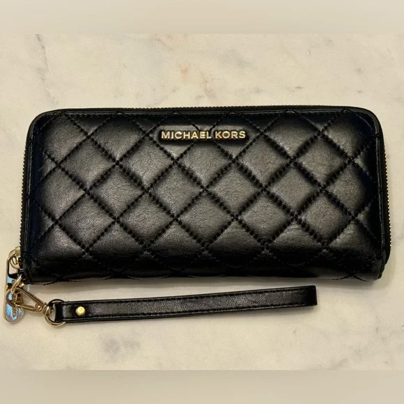 Michael Kors Quilted Black Leather Zip-around Long Wallet Wristlet - Picture 2 of 12
